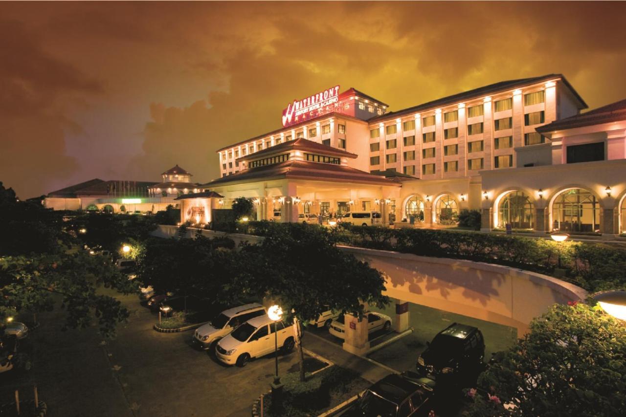 Waterfront Airport Hotel And Casino Lapu-Lapu City Bagian luar foto